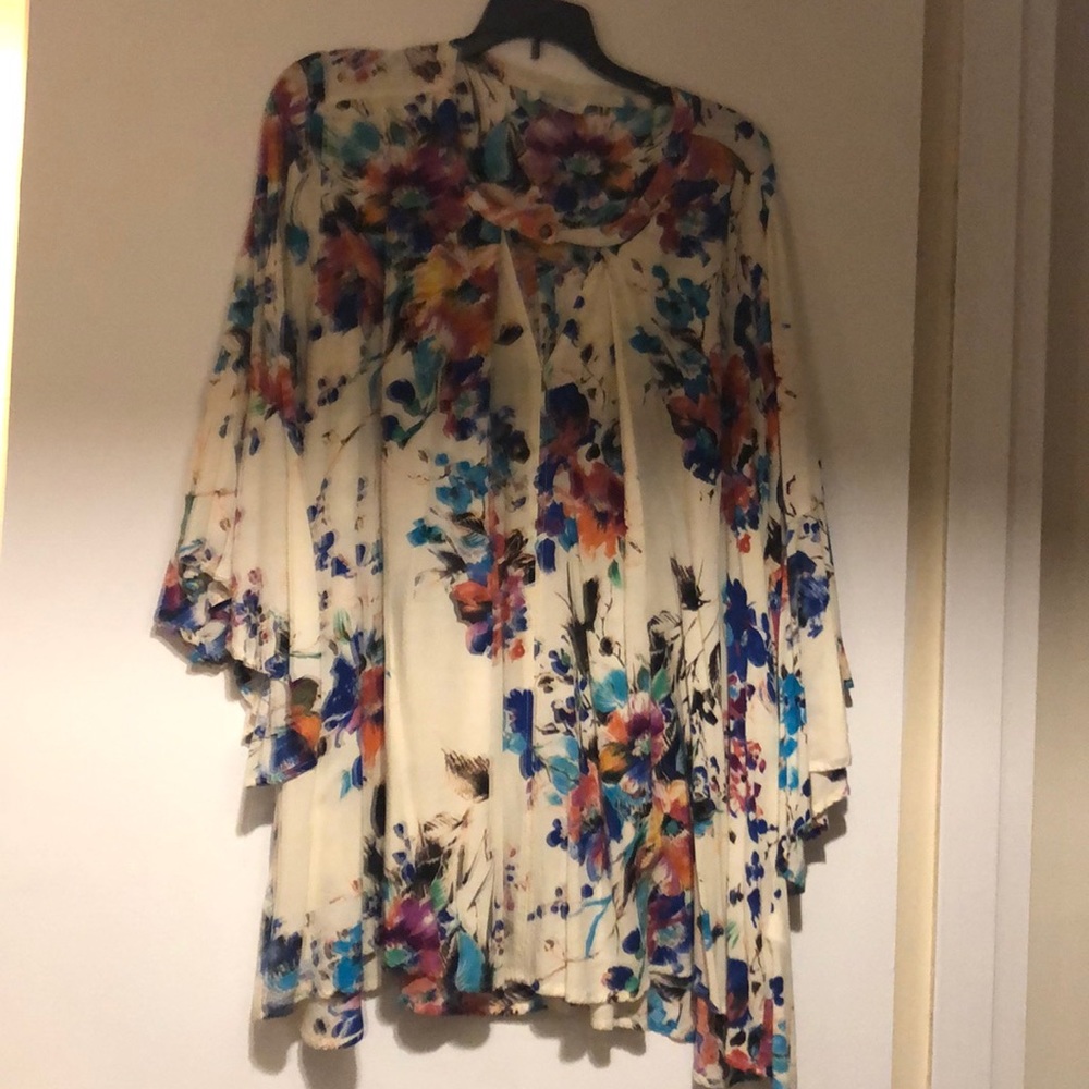 Gorgeous Grace and Lace key hole  Tunic
